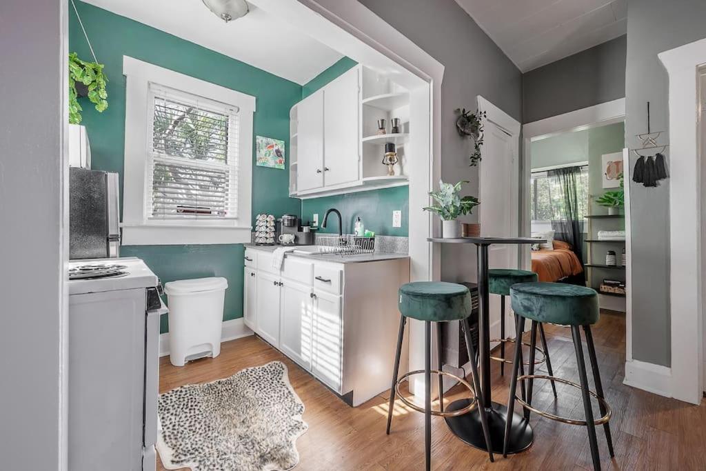 Jungle Themed Apt. Close To Coffee, Food + Shops! Tampa Extérieur photo