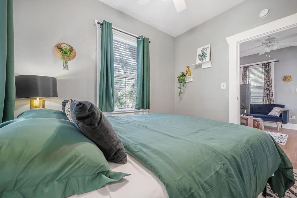 Jungle Themed Apt. Close To Coffee, Food + Shops! Tampa Extérieur photo