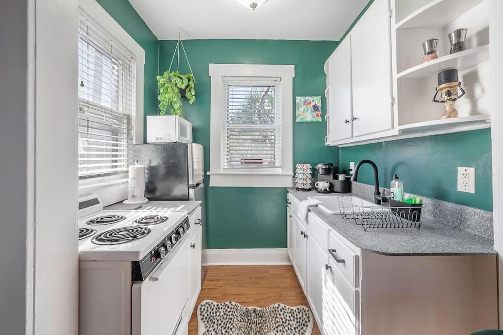 Jungle Themed Apt. Close To Coffee, Food + Shops! Tampa Extérieur photo