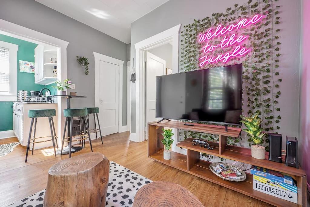 Jungle Themed Apt. Close To Coffee, Food + Shops! Tampa Extérieur photo